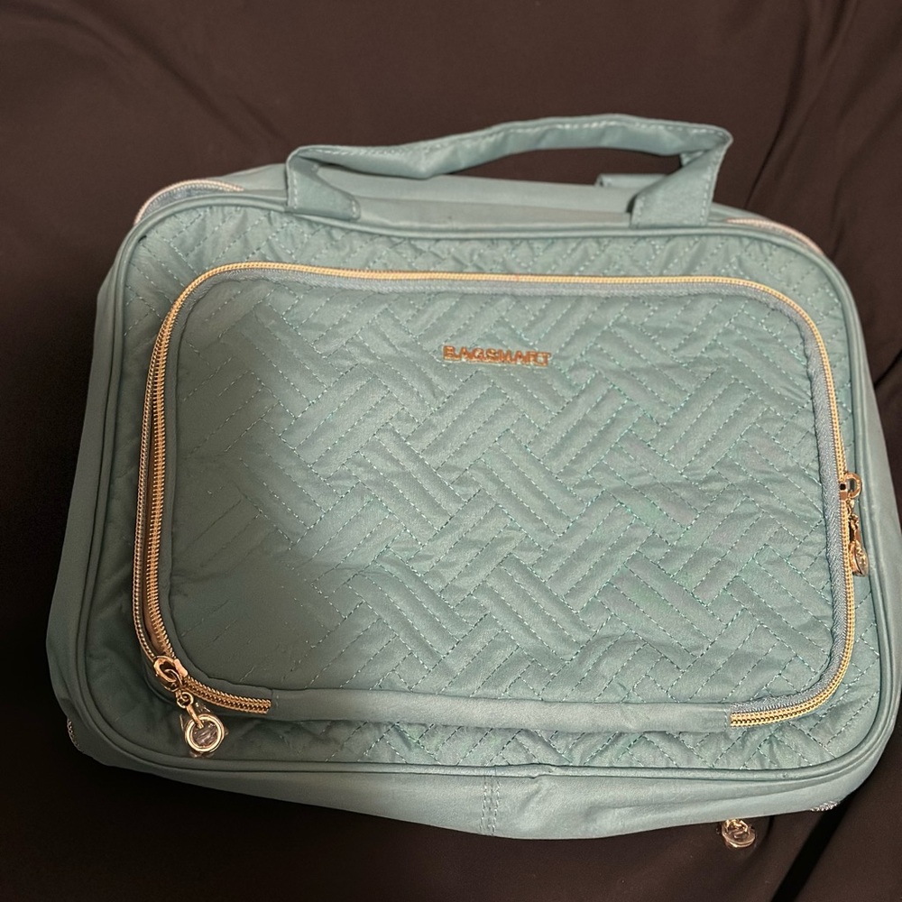 Bag smart travel toiletries case